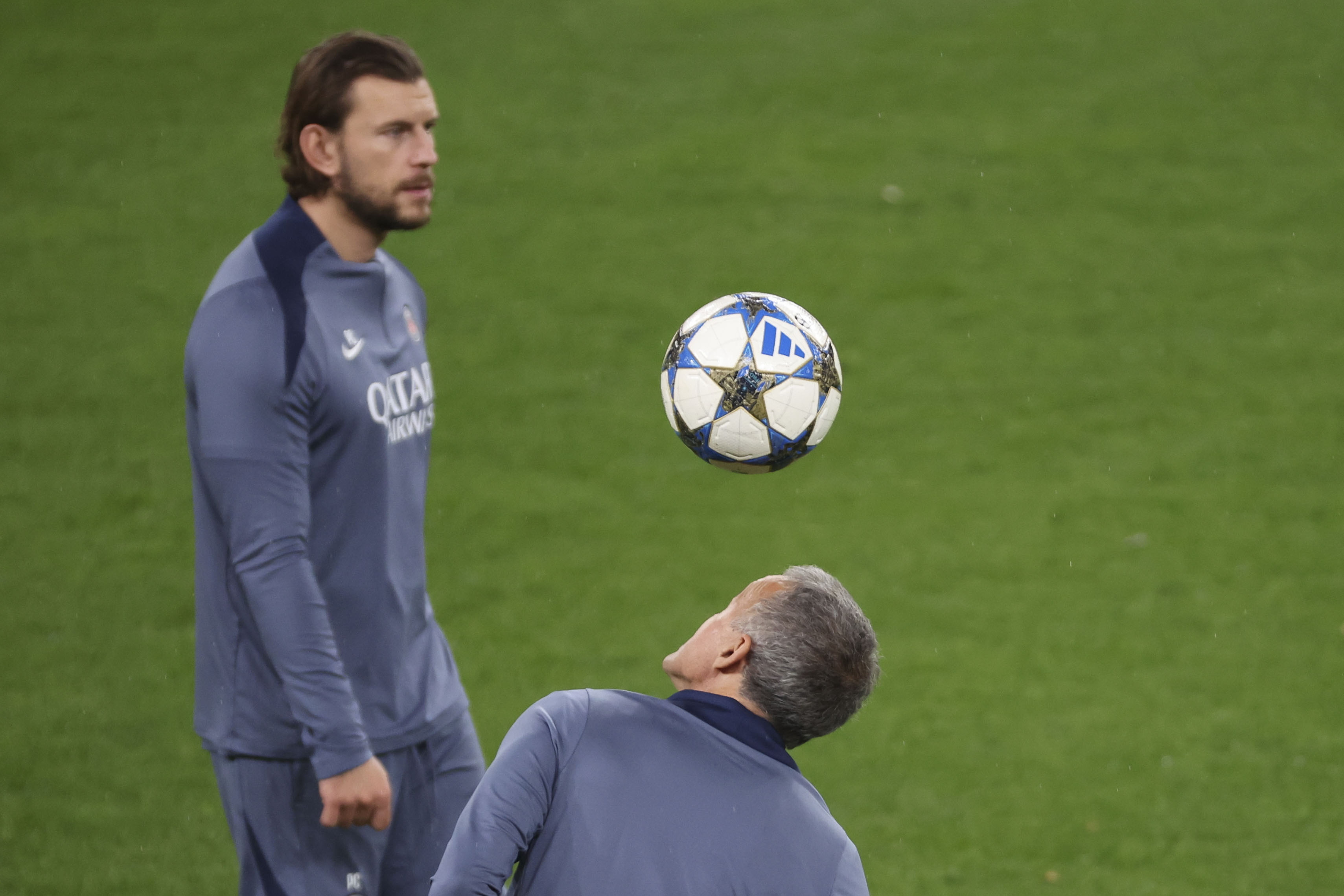 包含刚刚！赛后巴黎圣日耳曼备战NBA季后赛转会期广东宏远备战NBA常规赛，赛前门兴格拉德巴赫内部沟通的词条